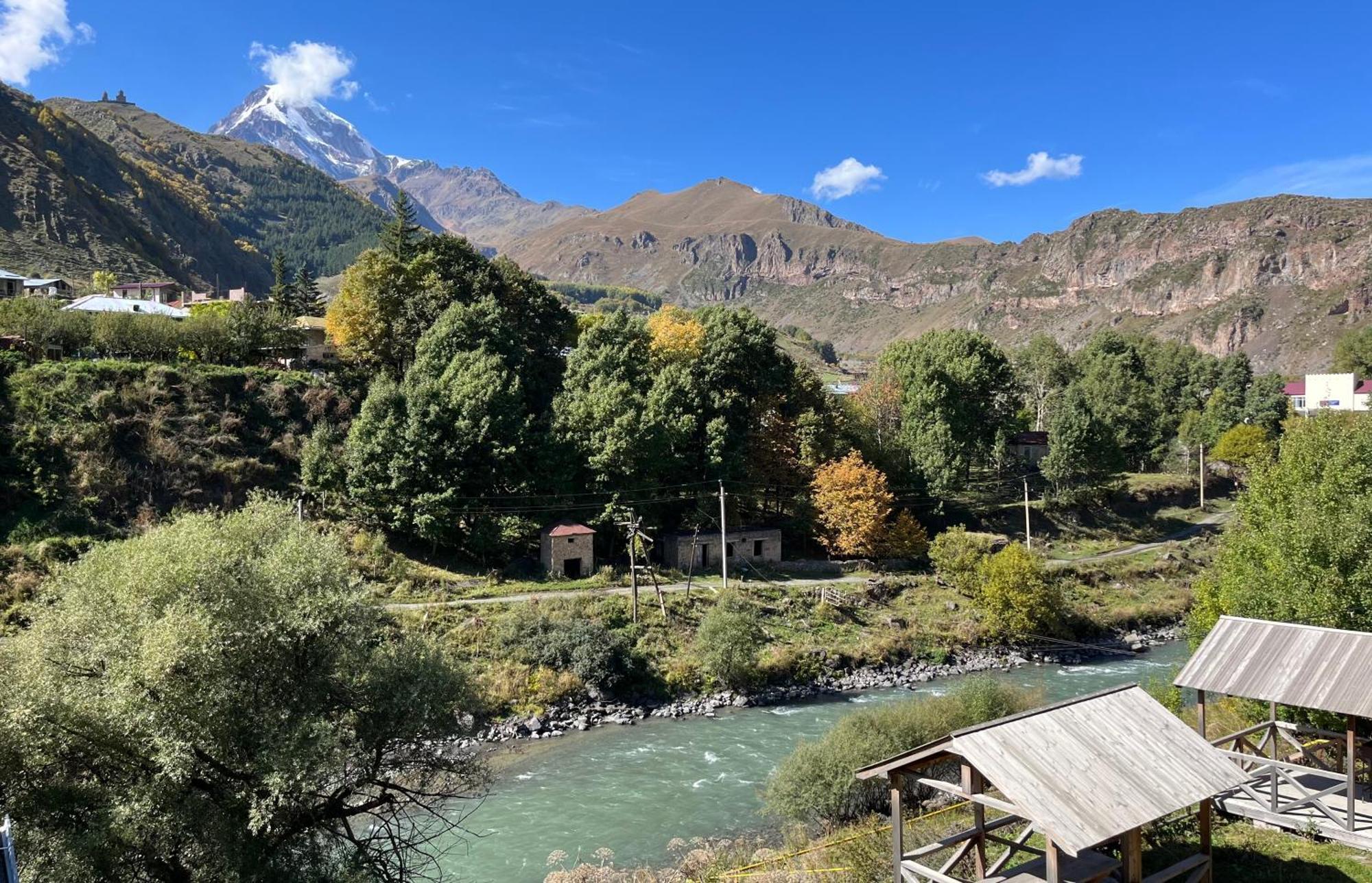 Hotel Stancia Kazbegi - City Center Ngoại thất bức ảnh